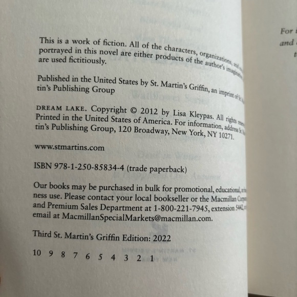 3/$20 📚 Dream Lake a Friday Harbor Novel, Lisa Kleypas Paperback - Picture 5 of 6